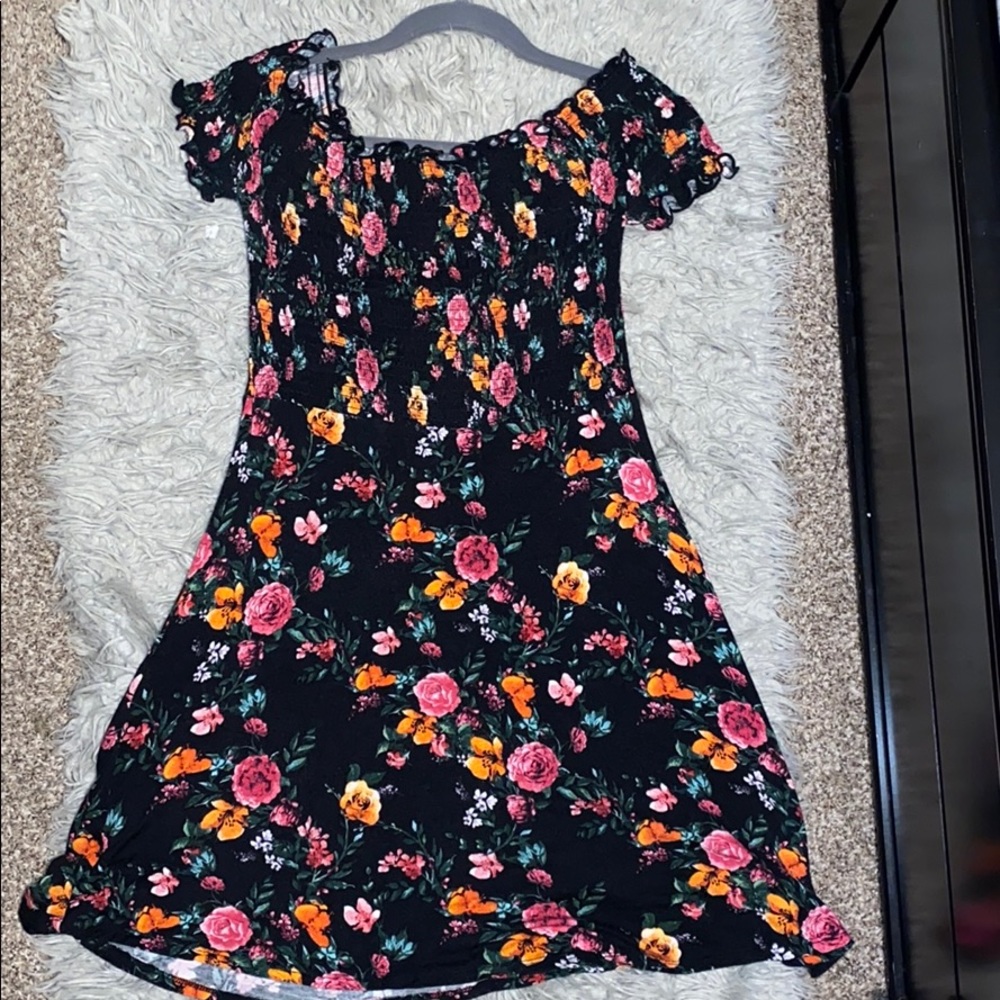 Heart hips off-shoulder, dress, size large!